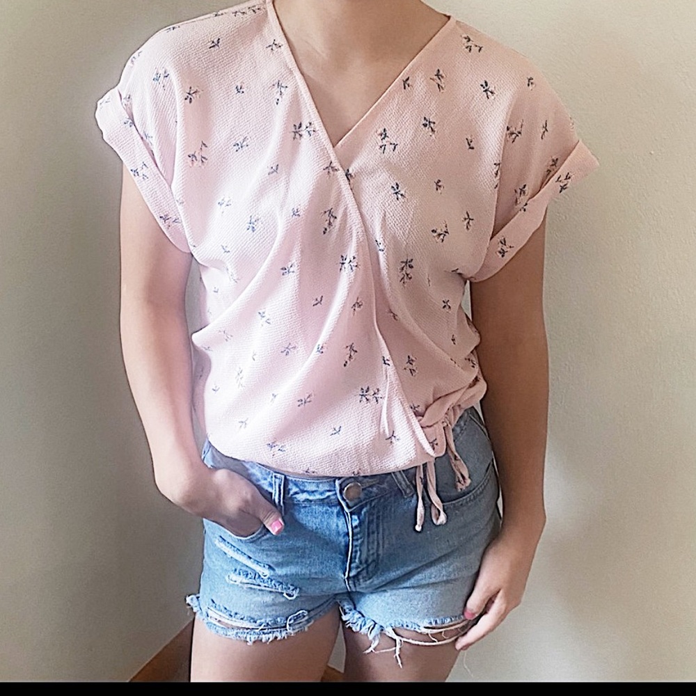Lily Star Pink Floral Wrap Crop Short Sleeve Top Women’s Size Small NWOT